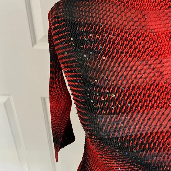 Alberto Makali Red and Black Mesh Top - Picture 4 of 7